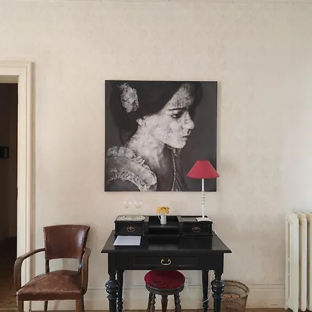 La Du Chateau Proche St Emilion Bed & Breakfast 3*